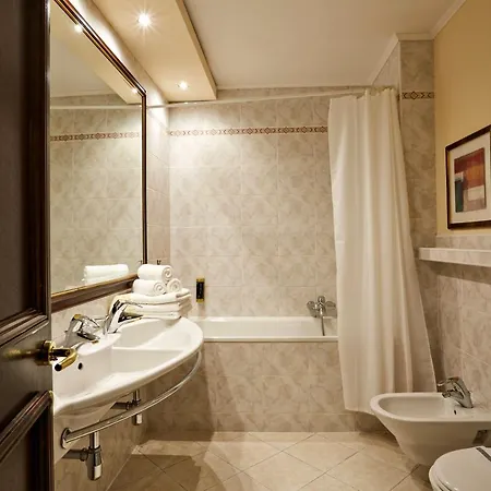 Hotel Fleur De Lis 4*