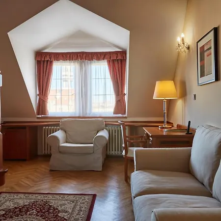 Fleur De Lis Hotel