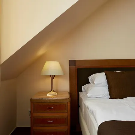 Fleur De Lis 4* Prague