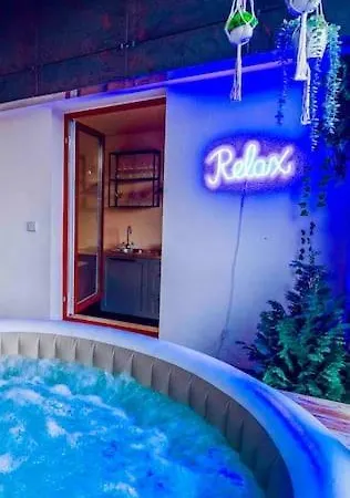 Apartment Lovely 3bd - Rooftop - Jacuzzi&sauna Prag