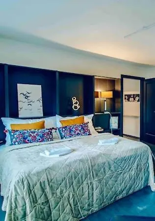 Apartment Lovely 3bd - Rooftop - Jacuzzi&sauna Prag