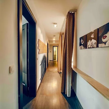 Lovely 3bd - Rooftop - Jacuzzi&sauna * Prag
