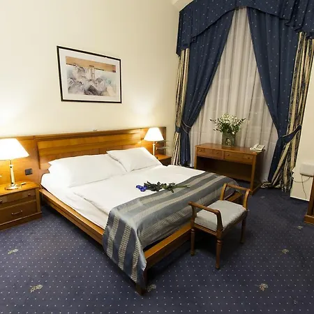 Modra Ruze Aparthotel