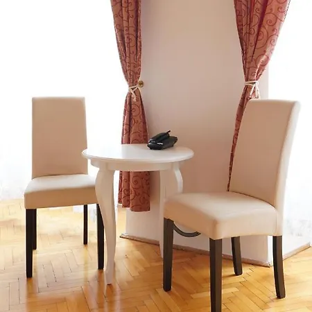 U Zlateho Jelena Hotel