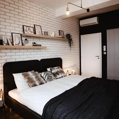 Loft With Balcony In Centre *