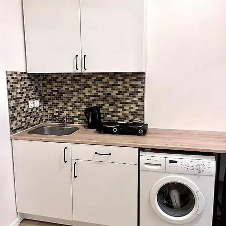 Quiet Close To Center Apartament *