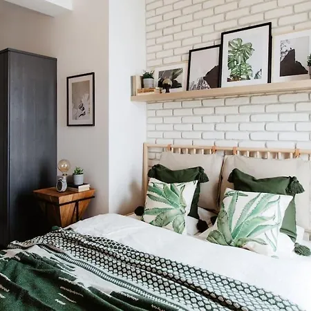 Loft With Balcony In Centre