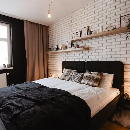 Loft With Balcony In Centre *