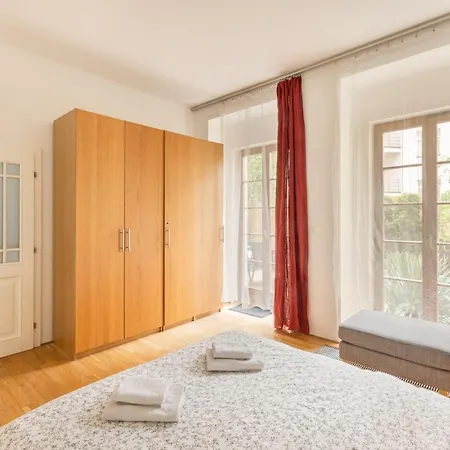 Apartament Centre Garden With Parking *