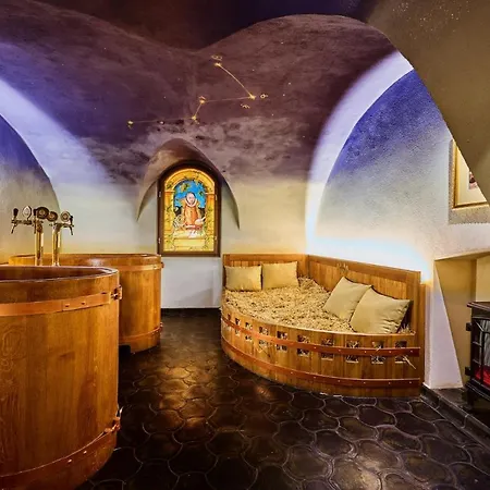 Beerland Chateaux – U Zlaté Hrušky / At Golden Pear Bed & Breakfast *