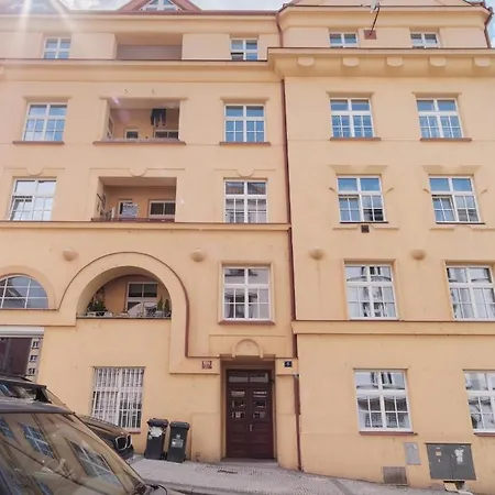 Attic Maisonette In Stresovice By Days *