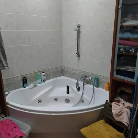 Private In Shared Luxurious Palace Like With 2 Bathrooms Including Whirlpool And Virtual Reality プラハ