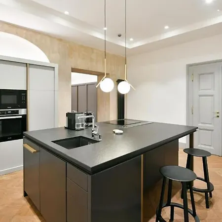 Apartment Luxury Old Town Apt, Parking