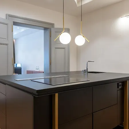 Luxury Old Town Apt, Parking *