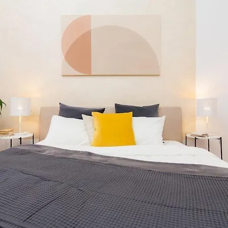 Lovely Historical In Mala Strana - N1st شقة *