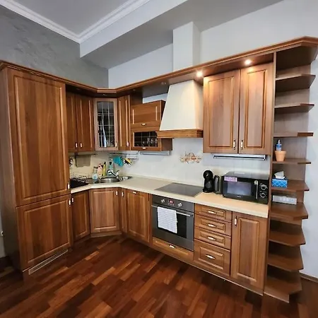 Spacious 6min From The Dancing House Apartment