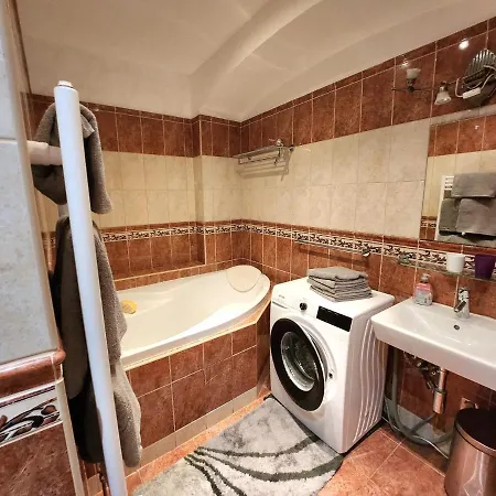 Spacious 6min From The Dancing House Prague
