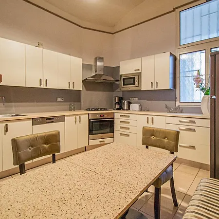 Apartment 2bdr Flat Behind Museum Prague