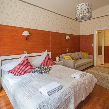 2bdr Flat Behind Museum *