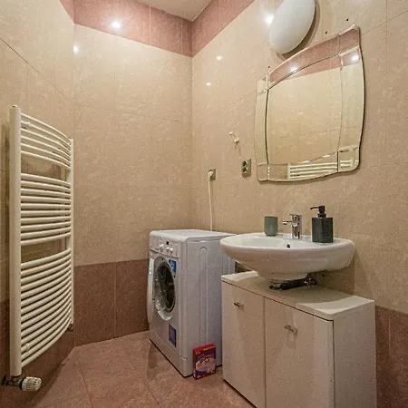 2bdr Flat Behind Museum Apartment
