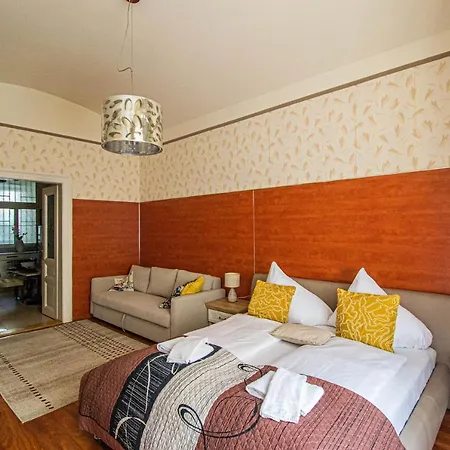 2bdr Flat Behind Museum