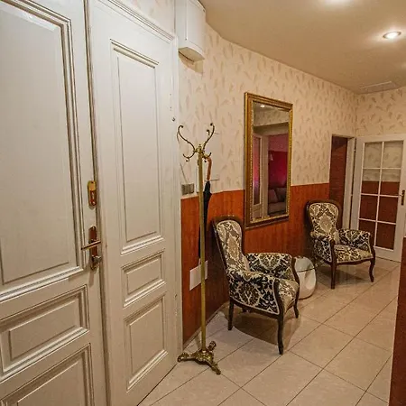 2bdr Flat Behind Museum *