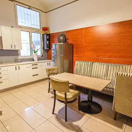 2bdr Flat Behind Museum Apartment *