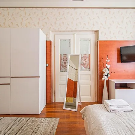 2bdr Flat Behind Museum