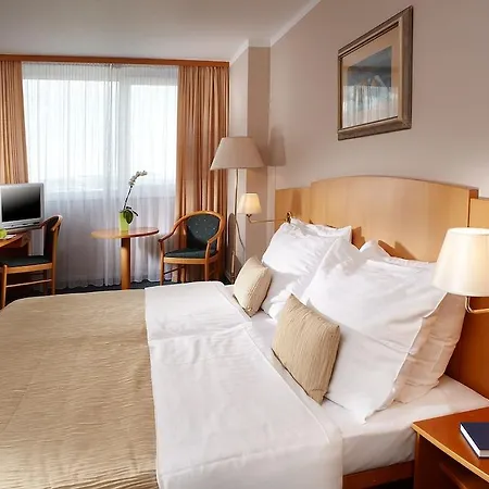 Szálloda Orea Pyramida 4*