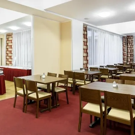 Globus Hotel 3*