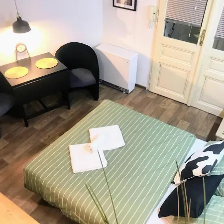 Fun Tiki Vibe / Charles Bridge / Netflix Appartement Prague