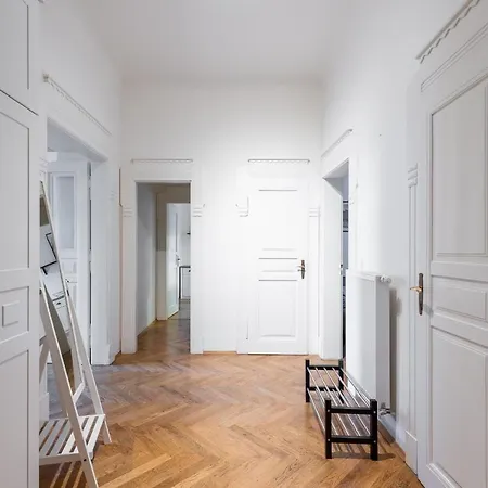 Grand Deluxe Vip Apartment