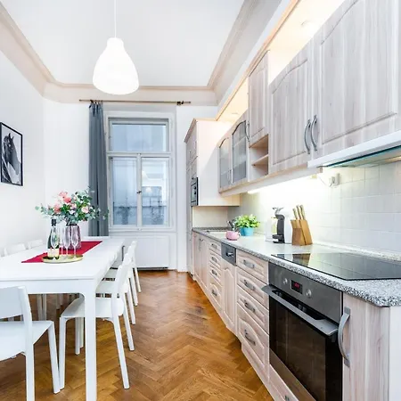 Grand Deluxe Vip Apartment