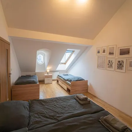 Apartment Free Parking- Cozy In Historical Building Center