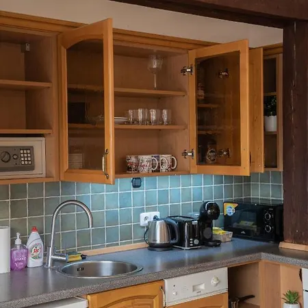 Free Parking- Cozy In Historical Building Center Apartment