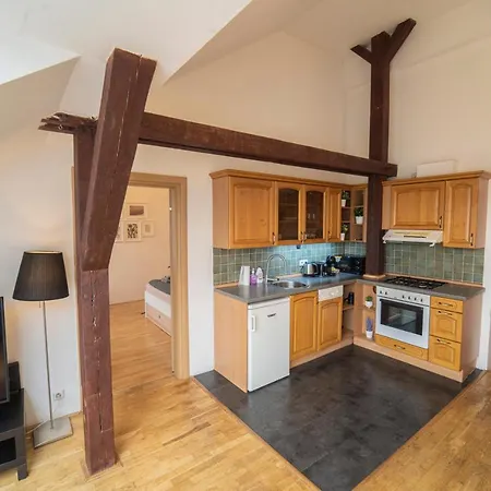 Apartment Free Parking- Cozy In Historical Building Center