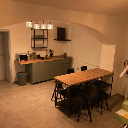 Auberge de jeunesse Capsule Erbenova *
