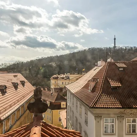 Primavera - Castle View Aparthotel