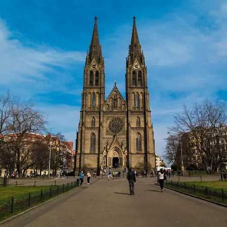 Helen U Namesti Miru Hostel