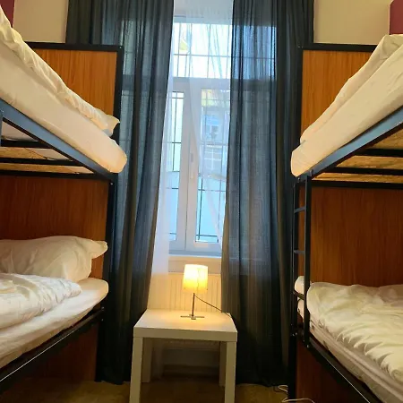 Helen U Namesti Miru Hostel