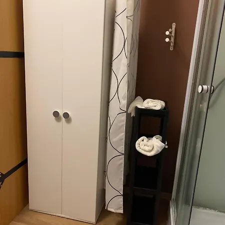 Helen U Namesti Miru