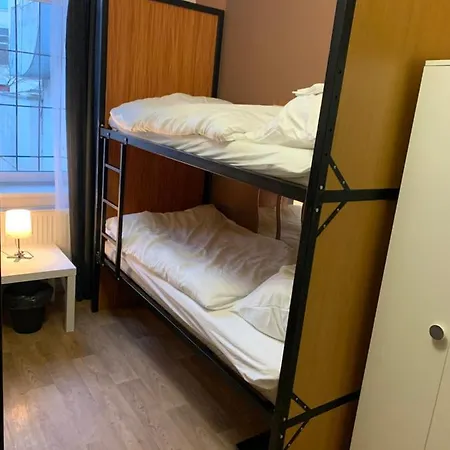 Helen U Namesti Miru Hostel