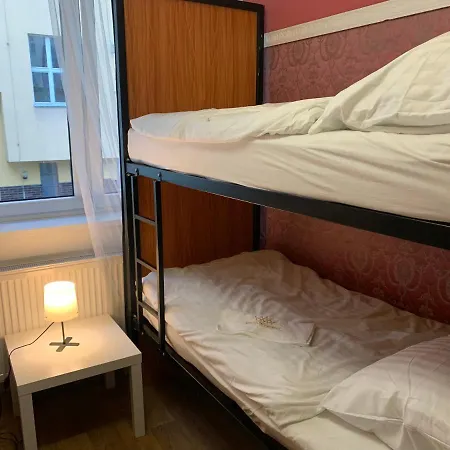 Helen U Namesti Miru Hostel *