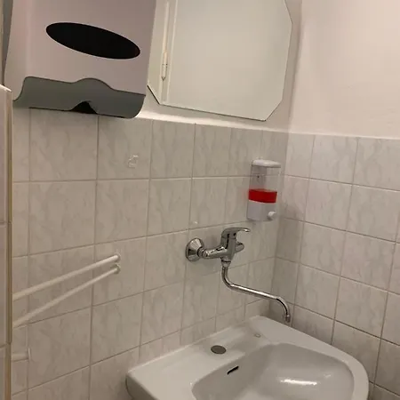 Hostel Helen U Namesti Miru *