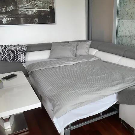The Dawn Towers Zizkov Apartment