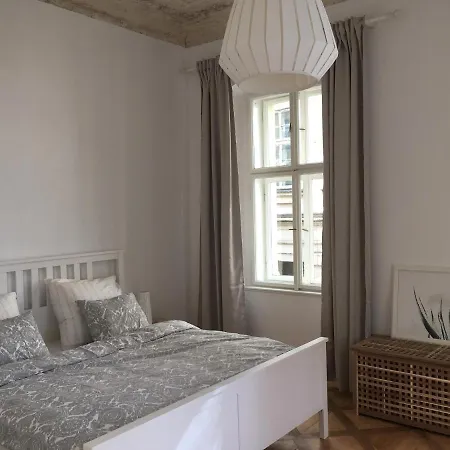 Stylish 5 Mins From The Charles Bridge Apartment *