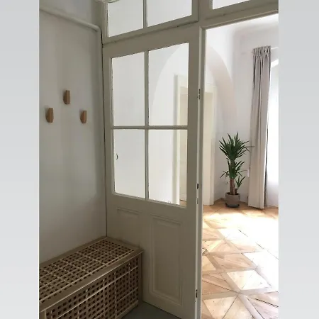 Stylish 5 Mins From The Charles Bridge Apartment *