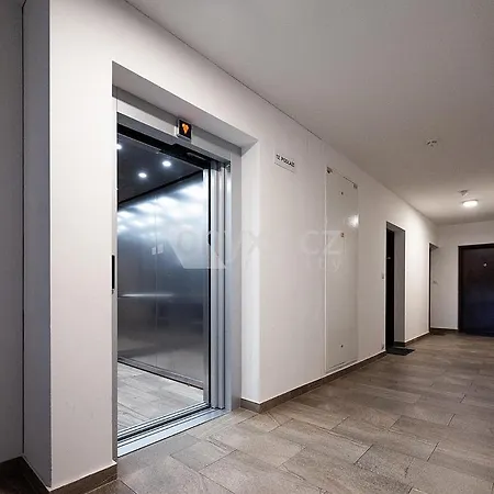 Letnany 168 S Parkovanim V Garazi Zdarma Appartement *