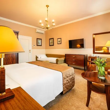 Esplanade Hotel 5*