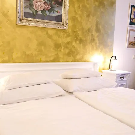 Hotel U Zlateho Jelena